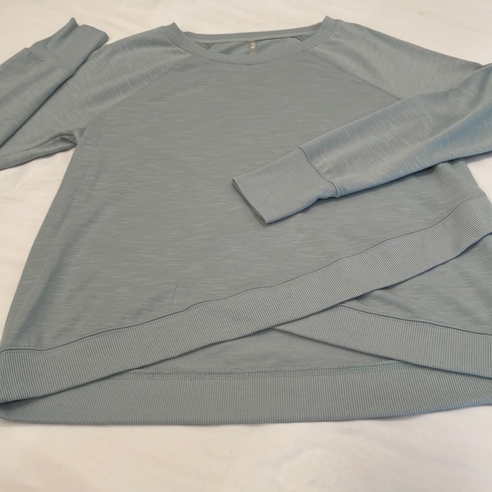 EUC Mpg Yoga Crisscross Sweatshirt!